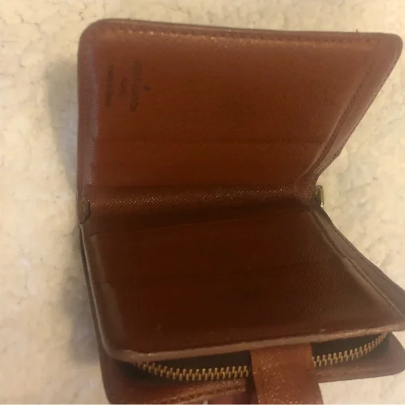 Louis Vuitton CA0030 Monogram Wallet - Picture 4 of 12
